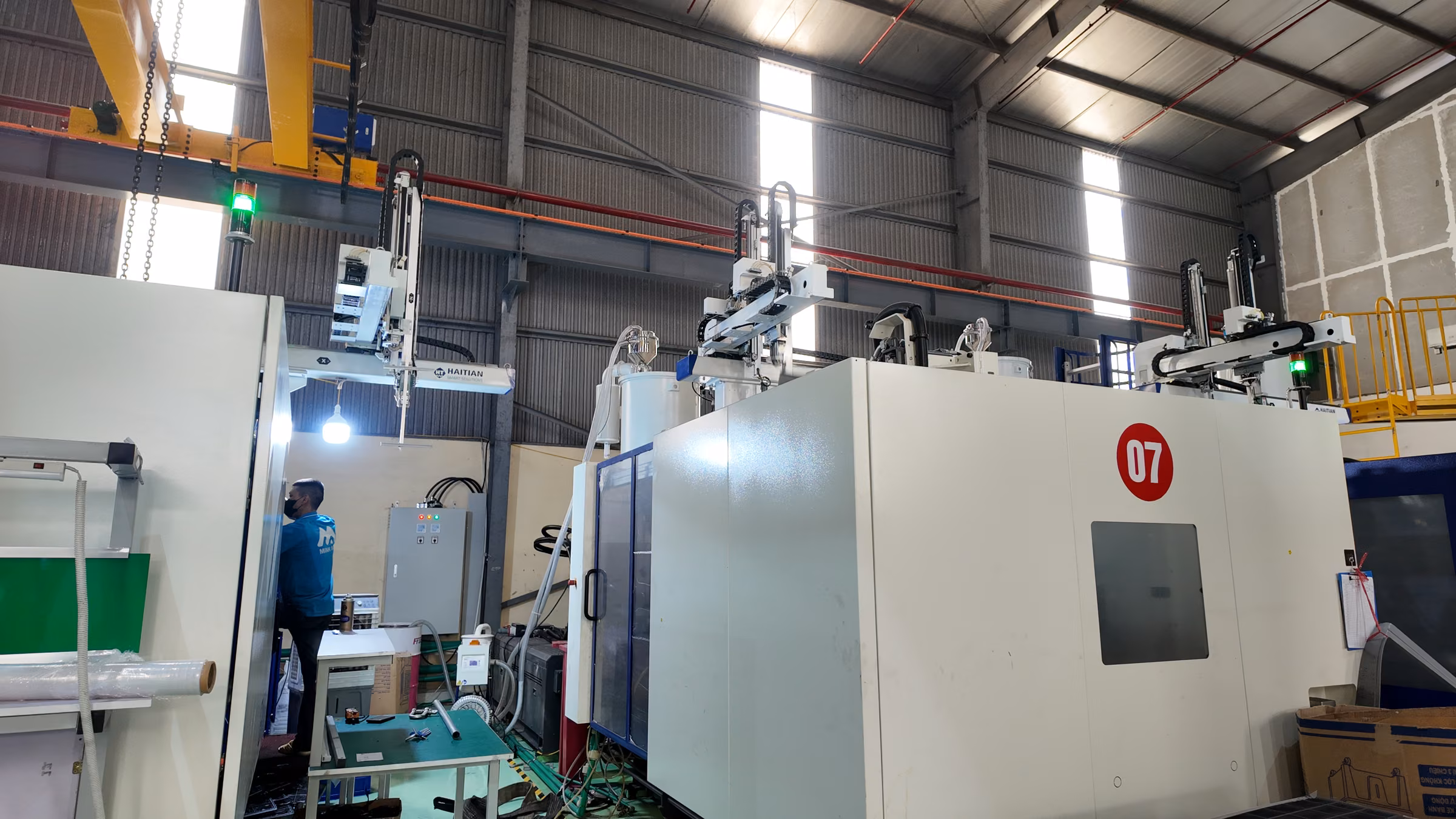 Khu vực máy ép nhựa